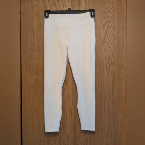 FABLETIC Leggings With Criss Cross Designs - Picture 6 of 8